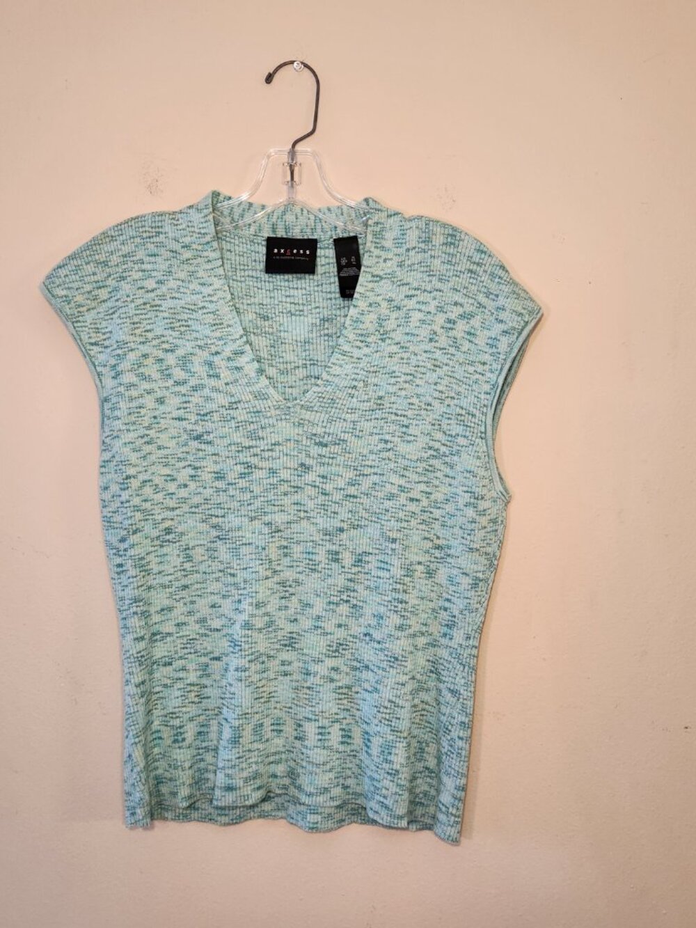 Axcess cap sleeve green ribbed V-neck top size XL